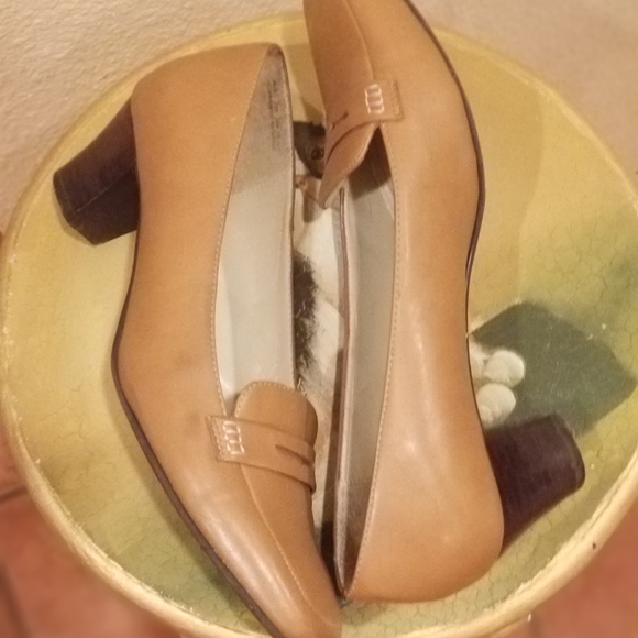 ♥️ Beautiful Covington Loafer. - Picture 2 of 4